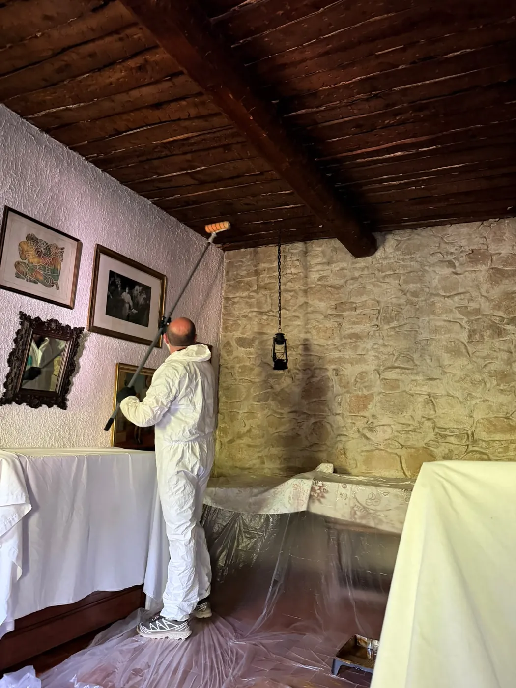 Traitement d'un plafond en bois contre les insectes du bois à Trets